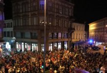 Kaiserslauterer Fans feiern in der Altstadt und auf dem Betzenberg den Aufstieg