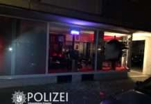 Scheibe eingeworfen – Zeugen gesucht!