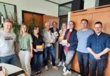 Azubis bedanken sich bei langjährigem Ausbilder Peter Krietemeyer