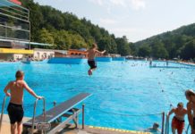 Badesaison litt unter kühlem Wetter und spätem Beginn