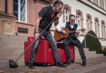 „Lauter Sommerabende“ – The Red Couch – pur acoustic music