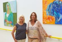 Monika Loll und Eva Malkomes präsentieren ihre Kunstwerke im Westpfalz-Klinikum