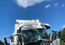 A 6; Sattelzug rast in Stauende….