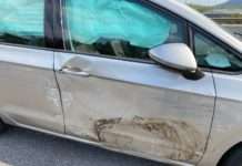 BMW verursacht schweren Verkehrsunfall und flüchtet