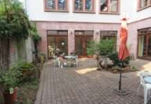 Einladende Leseoase in der Stadtbibliothek – Mitarbeiterinnen legten Hand an