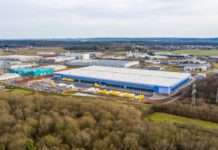 70.000 Artikel auf 40.000 m² – OB Klaus Weichel besucht ID Logistics im IG Nord