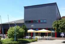 Internat bekommt neue Außenbeleuchtung – Bezirksausschuss genehmigt Ausgaben