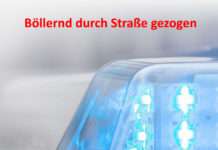 Gruppe junger Männer: Böllernd durch Straße gezogen