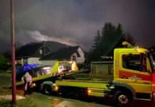 Regennasse Tuningkontrolle mit Schwerpunkt auf veränderte Fahrzeuge