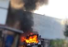 Pkw geht in der Glockenstraße in Flammen auf