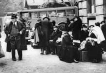 Fast ein Blitzlichtgewitter: Fotos zur Deportation