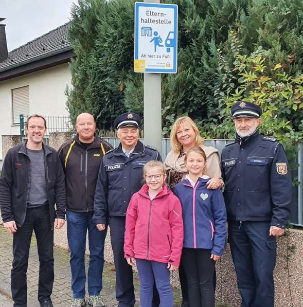 pol-ppwp-gelbe-f-e-und-eine-elternhaltestelle-weisen-den-weg