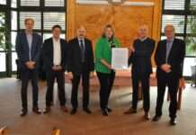 Sparkasse Kaiserslautern übergibt Stiftungsurkunde an VG Enkenbach-Alsenborn