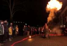 Große Schools out Weihnachtsgedöns Party im Jugendhaus