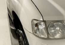 Alkoholisierte Fahrzeughalterin mit beschädigtem Auto