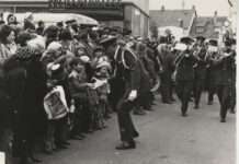 „handshake“ – Ausstellung des Docu Centers Ramstein in der Pfalzbibliothek