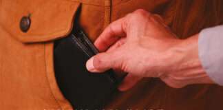 Taschendieb nutzt Menschenmenge – Zeugen gesucht!