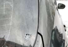 Heckscheibe an Nissan beschädigt – Zeugen gesucht!