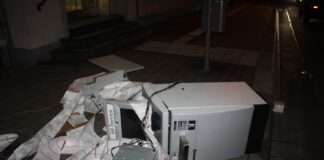 Kontoauszugsdrucker beschädigt und Widerstand geleistet