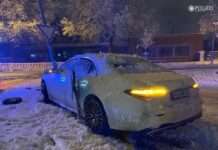 Unfallflucht: Luxuswagen schrottreif gefahren