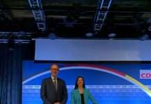 Volles Haus und ansteckender Optimismus bei OB-Kandidatin Anja Pfeiffer und Friedrich Merz in der Kammgarn