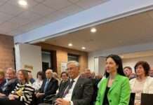 Bei Investitionen in Schulen und Sicherheit sind sich Anja Pfeiffer und Wolfang Bosbach einig