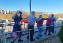 Senioren im Kursana Domizil feiern gutgelaunt Karneval