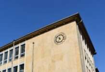 Zurück in die Gegenwart – Kaiserslautern bekommt neue Rathausuhr