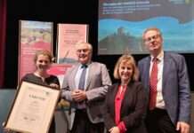 Übergabe der UNESCO-Urkunde an das Biosphärenreservat Pfälzerwald