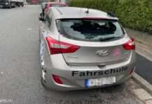 Heckscheibe an Fahrschulauto eingeschlagen – Zeugen gesucht!