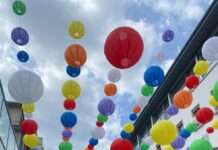 Bunte Lampions verschönern die Innenstadt