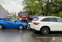 Unfall mit Kettenreaktion auf einem Parkplatz