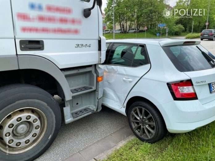 pol-ppwp-lkw-schiebt-pkw-vor-sich-her