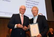 Steuerberater aus Kaiserslautern mit Ehrennadeln der Steuerberaterkammer ausgezeichnet