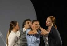 Von Dokumentartheaterstück beeindruckt