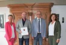 Ein Fels in der Brandung – Bürgermeisterin Kimmel gratuliert zum Dienstjubiläum