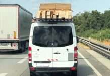 Komplettes Carport auf Dach transportiert…