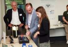 Digitale Kompetenzen für Lehrkräfte: Wissenschaftsminister Hoch besucht Lehr-Lern-Labore der RPTU in Kaiserslautern