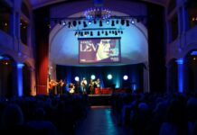 Je dunkler die Zeiten, desto farbenfroher seine Bilder