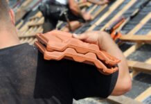 Auf den Dächern in Kaiserslautern klettern die Löhne nach oben