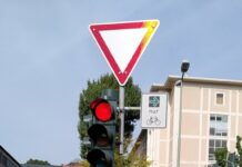 Erste Grünpfeile für den Radverkehr montiert