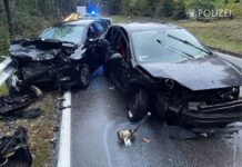 Auf nasser Fahrbahn Kontrolle verloren