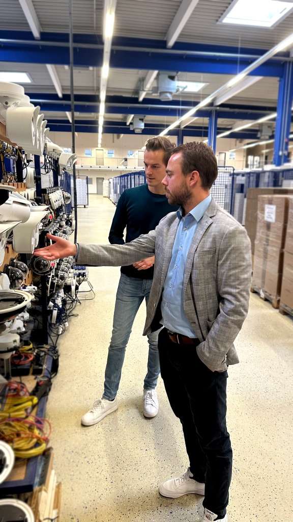 Matthias David Mieves (MdB) zu Gast bei MOBOTIX - Digitalisierung im ...