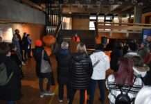 Aktionsflagge am Rathaus gehisst – Kaiserslautern sagt „Nein zu Gewalt an Frauen“