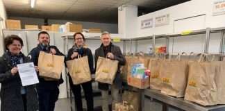 Tütenaktion des Kreises für die Tafeln