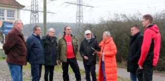 „Dampflokomotive in den besten Händen“ – OB Kimmel übergibt Schenkungsurkunde