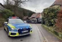 Fahrzeuge durch Feuer beschädigt: Polizei und Staatsanwaltschaft ermitteln – Zeugen gesucht!