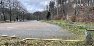 Geländer beschädigt – Fahrrad gestohlen – Zeugen gesucht!