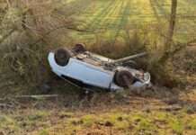 Pkw überschlägt sich – Fahrer verletzt