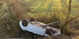 Pkw überschlägt sich – Fahrer verletzt